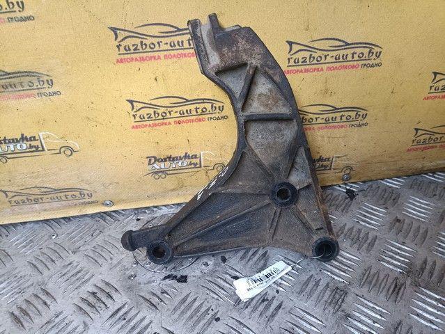 Кронштейн КПП H0IIO8 Opel Zafira