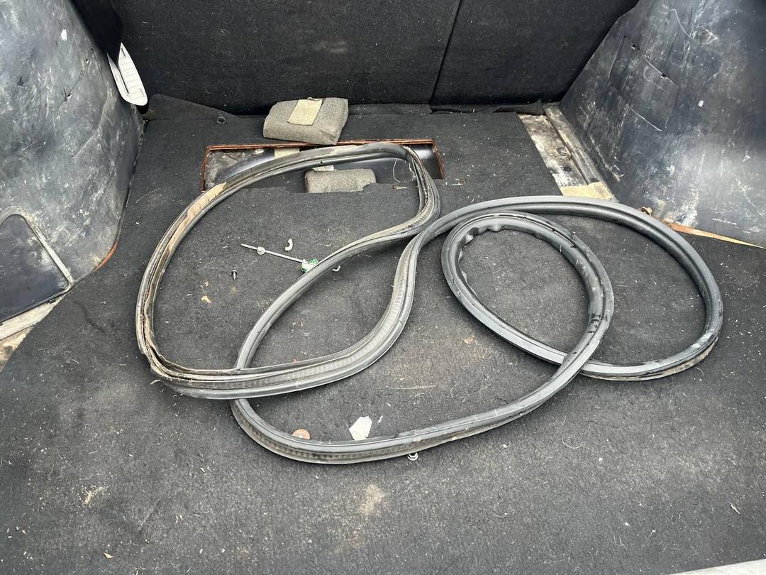 Уплотнитель багажника SKB9VC Mitsubishi Carisma купить