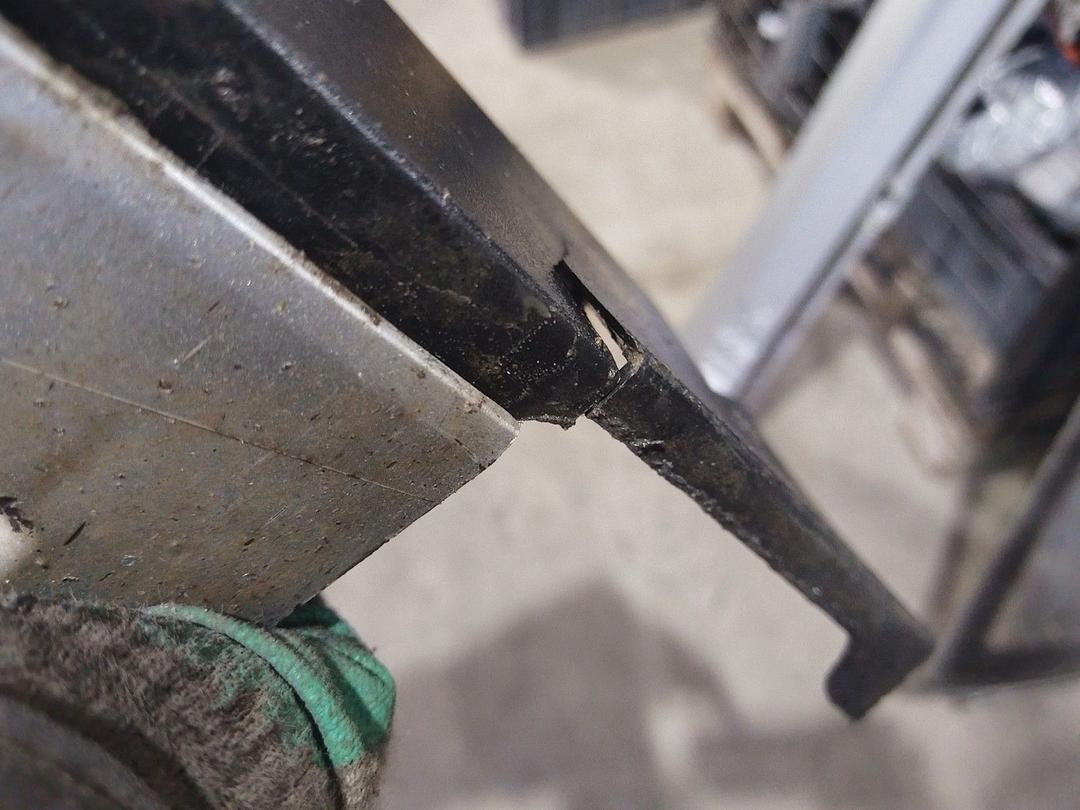 Накладка на порог наружная левая 7124HS Opel Vectra undefined