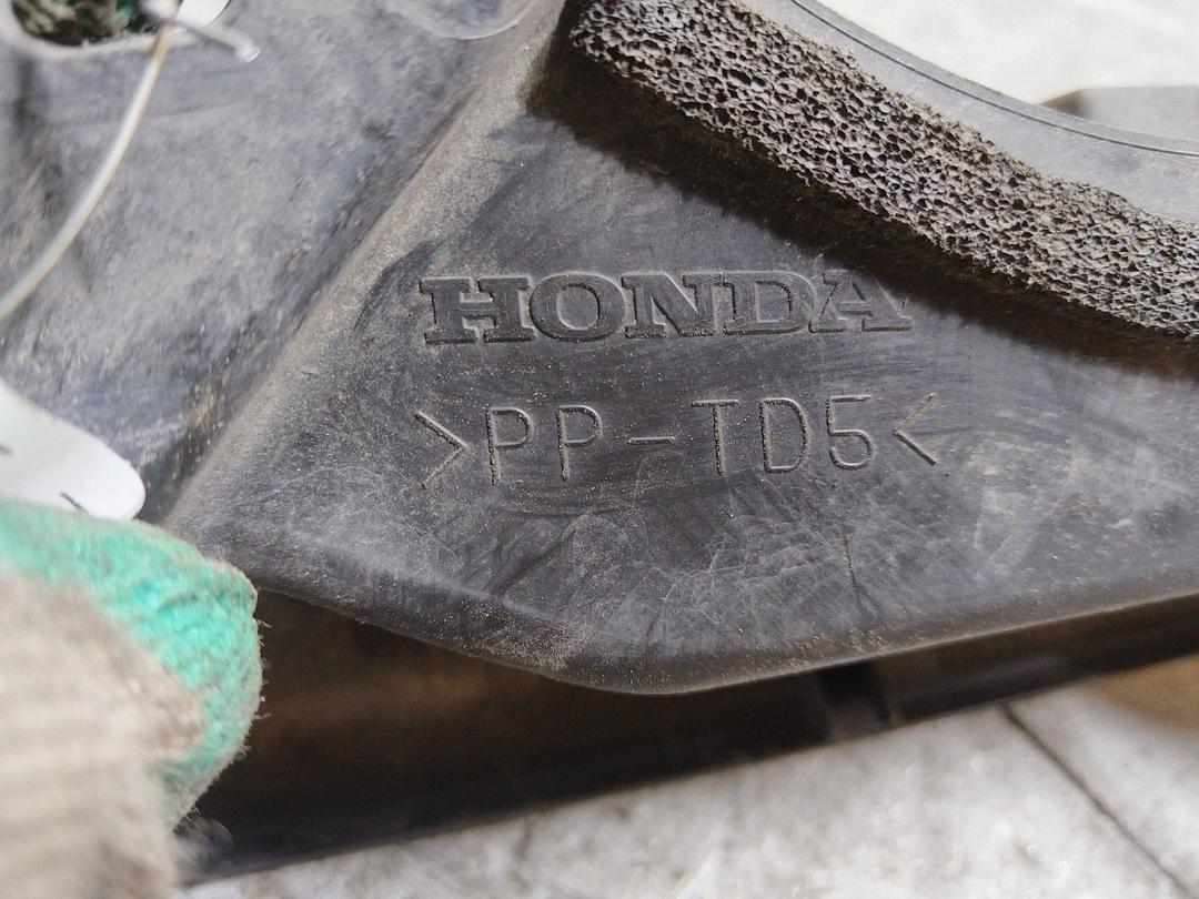 Пыльник крыла переднего правого PZG2LY Honda Accord купить в магазине запчастей бу