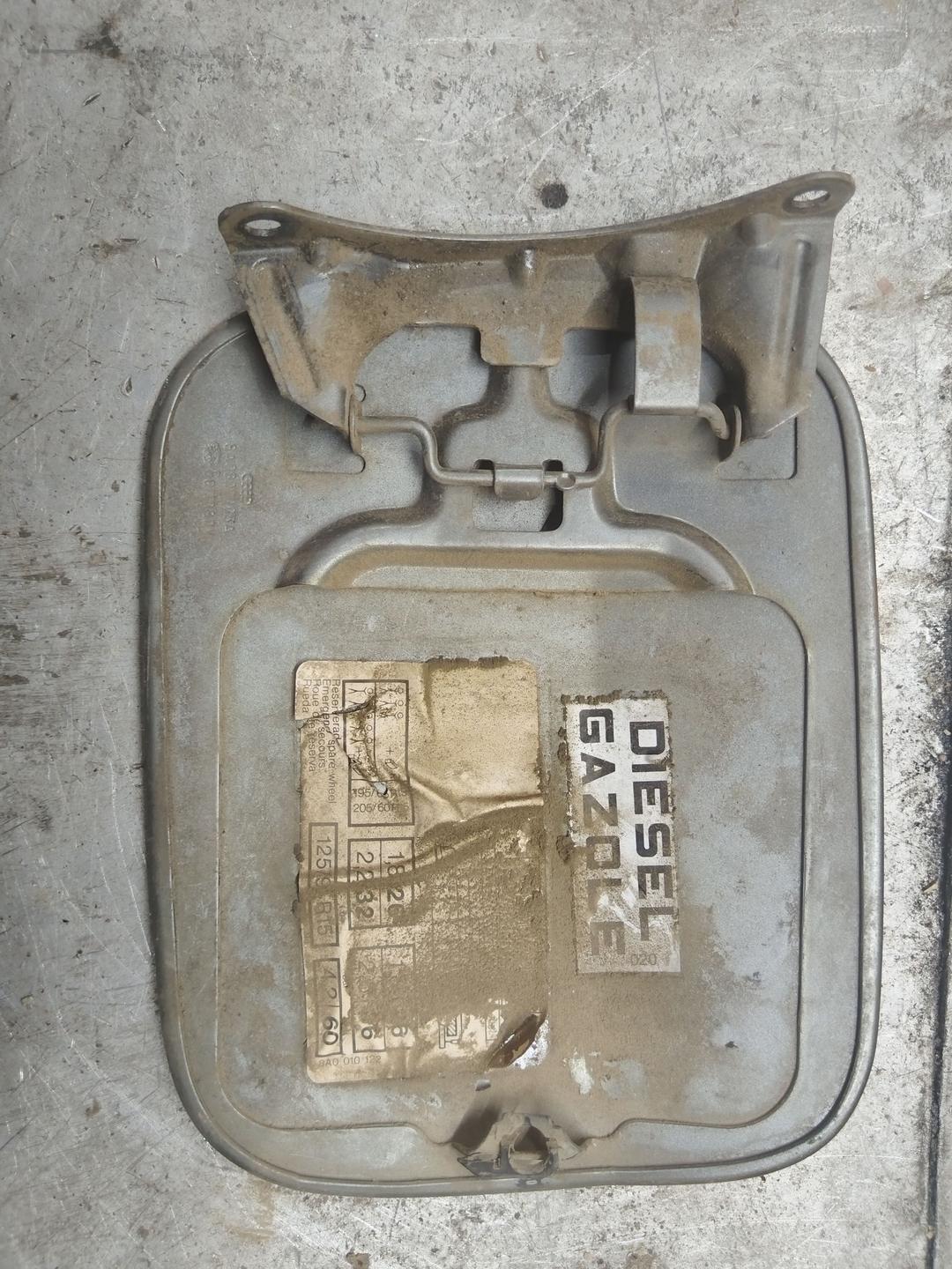 Лючок топливного бака NQ32MY Audi 80 купить