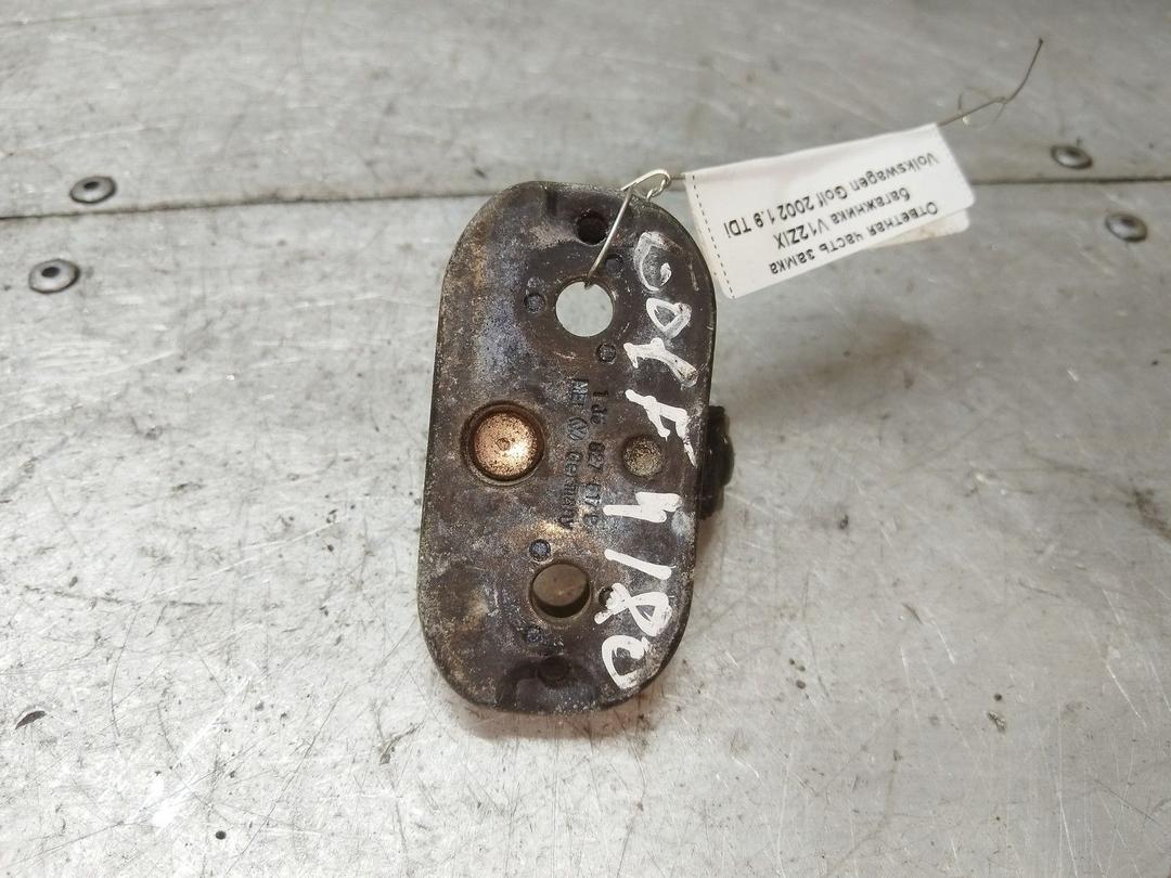 Ответная часть замка багажника V12ZIX Volkswagen Golf купить с доставкой