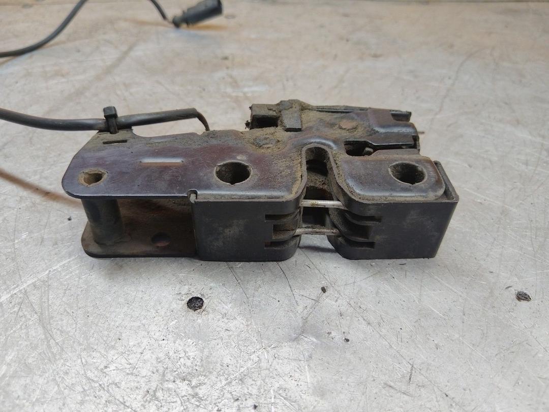 Замок капота 031HA6 Volkswagen Passat купить с доставкой