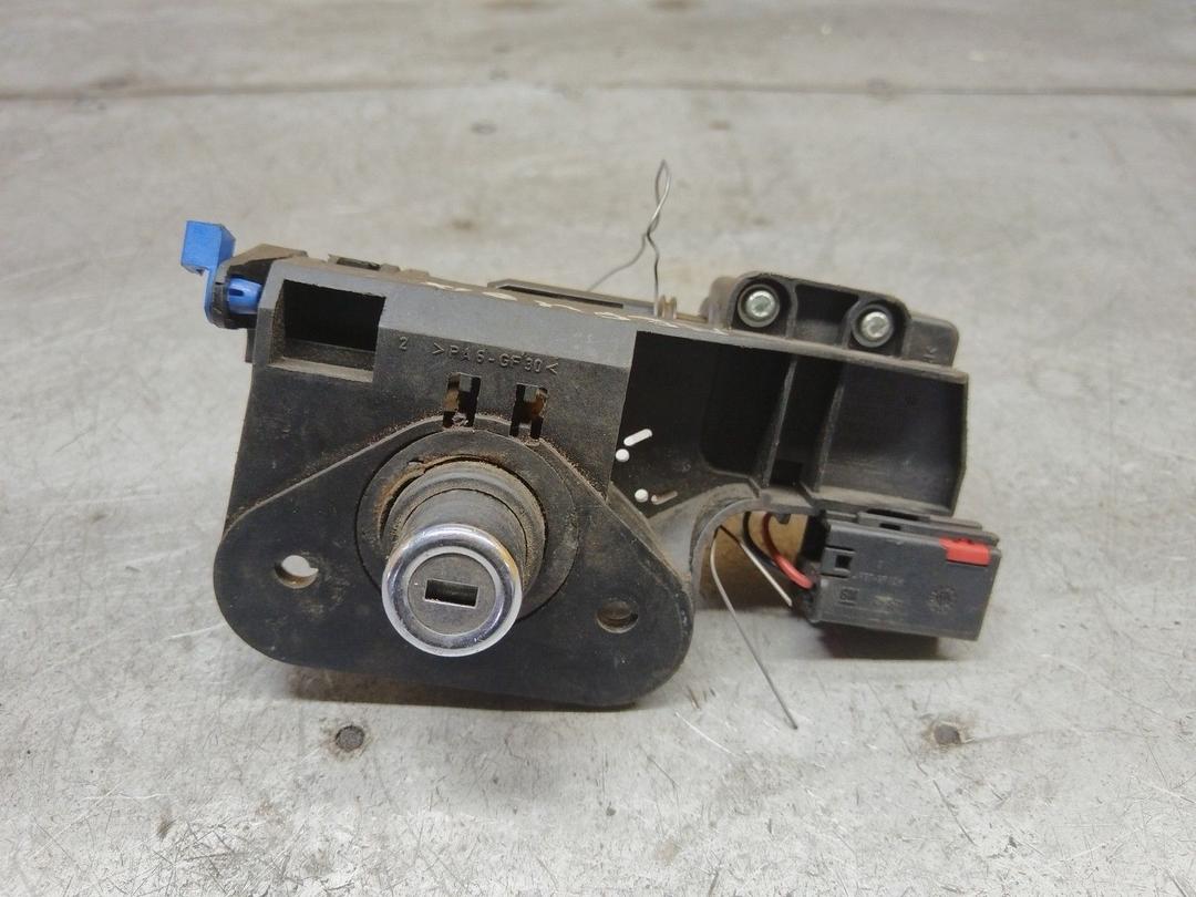 Кнопка открытия багажника FKFU4G Opel Meriva