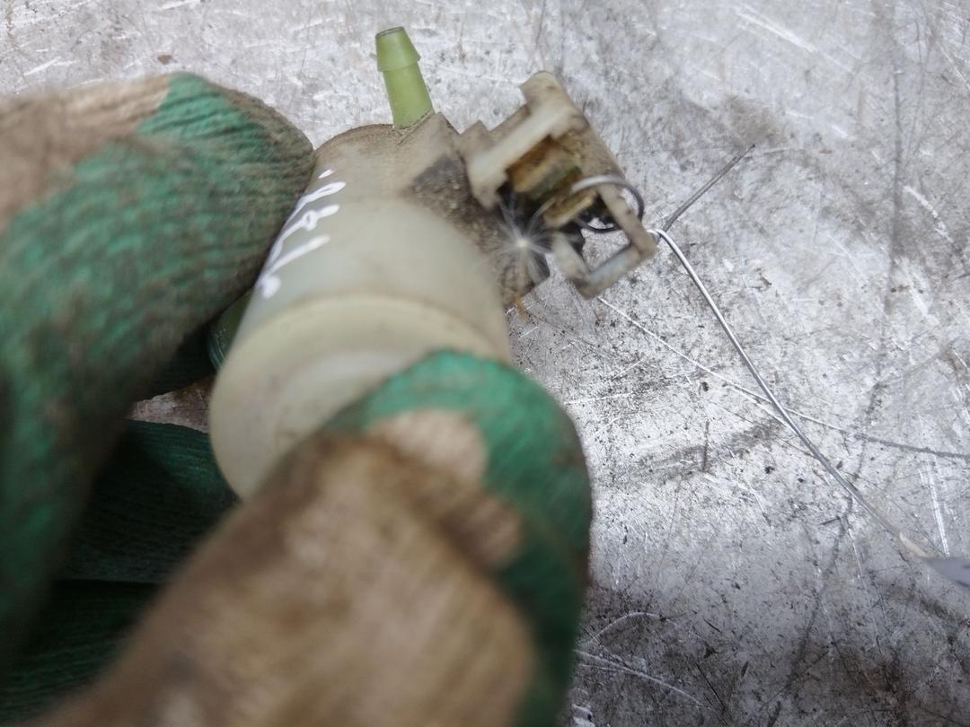 Насос (моторчик) омывателя стекла U0QXXJ Subaru Forester купить в магазине запчастей бу