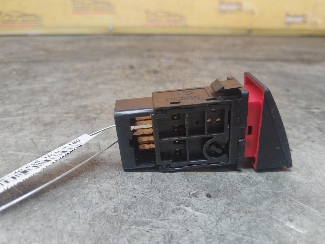 Кнопка аварийной сигнализации J6S4C7 Hyundai Matrix купить в магазине запчастей бу