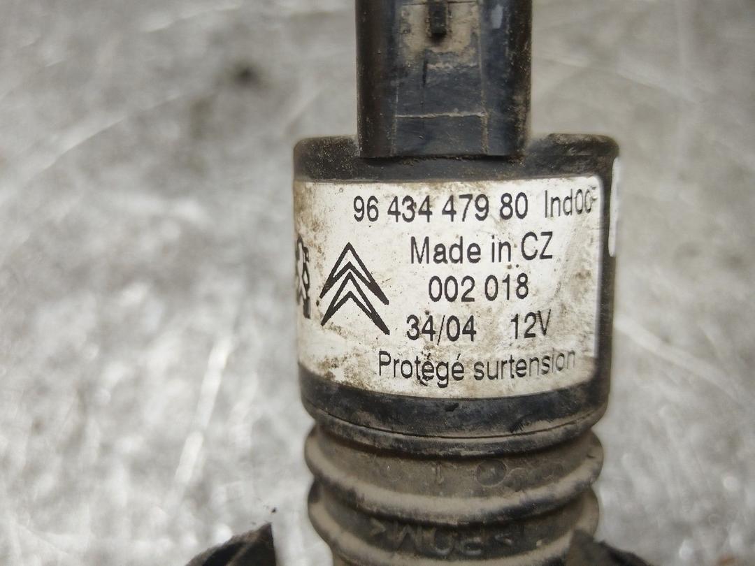 Насос (моторчик) омывателя стекла U9Y90T Peugeot 407 купить с доставкой