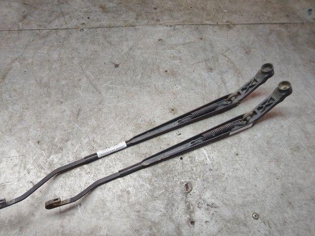 Щеткодержатель (поводок стеклоочистителя, дворник) OY3I3H Toyota Yaris Verso купить с доставкой