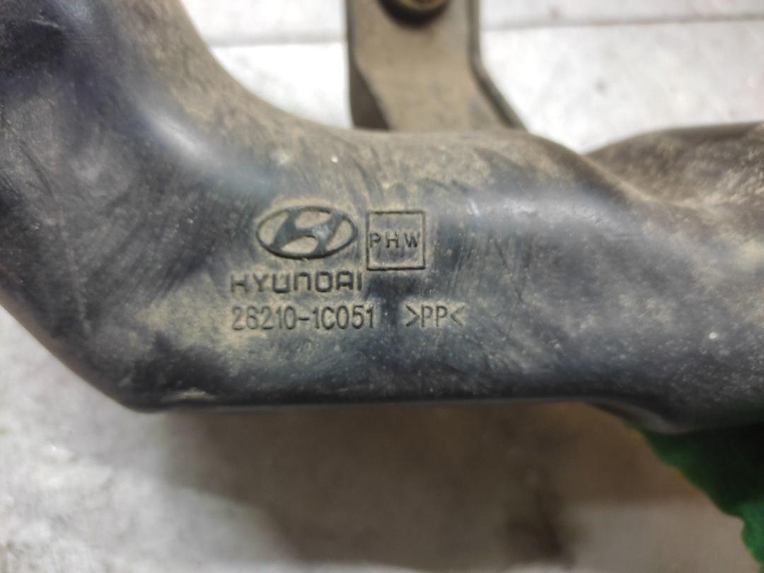 Патрубок воздушного фильтра YM5G97 Hyundai Getz - Фото 2