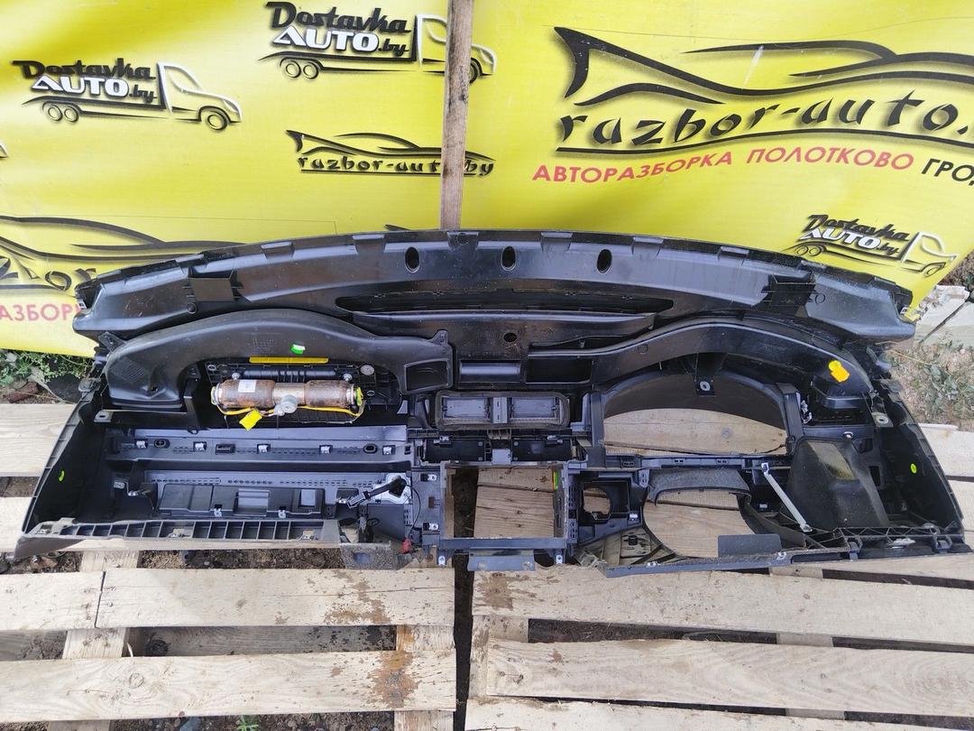 Панель передняя салона (торпедо) YYR700 Volkswagen Passat undefined