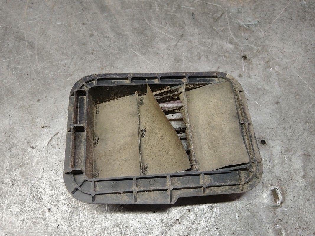 Решетка вентиляции кузова IGJ7LJ Toyota Corolla Verso - Фото 1