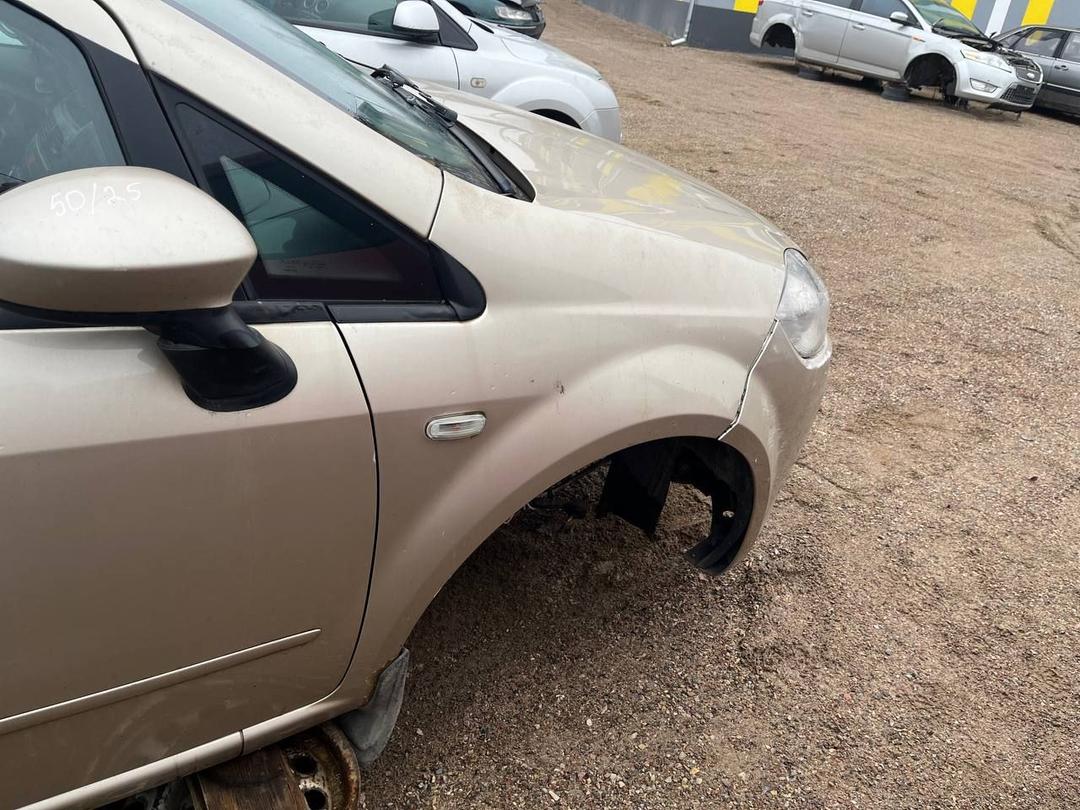 Повторитель передний правый ZNVZIF Fiat Linea купить