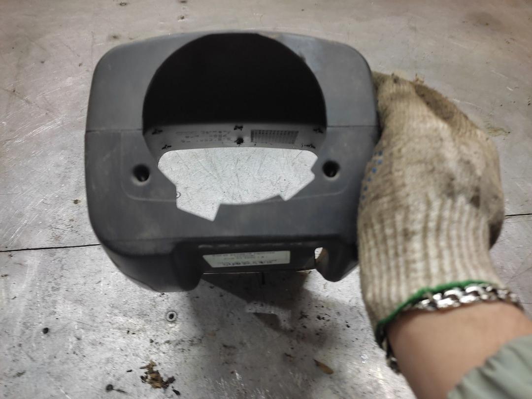 Кожух рулевой колонки UYWU5I Audi A3 купить с доставкой