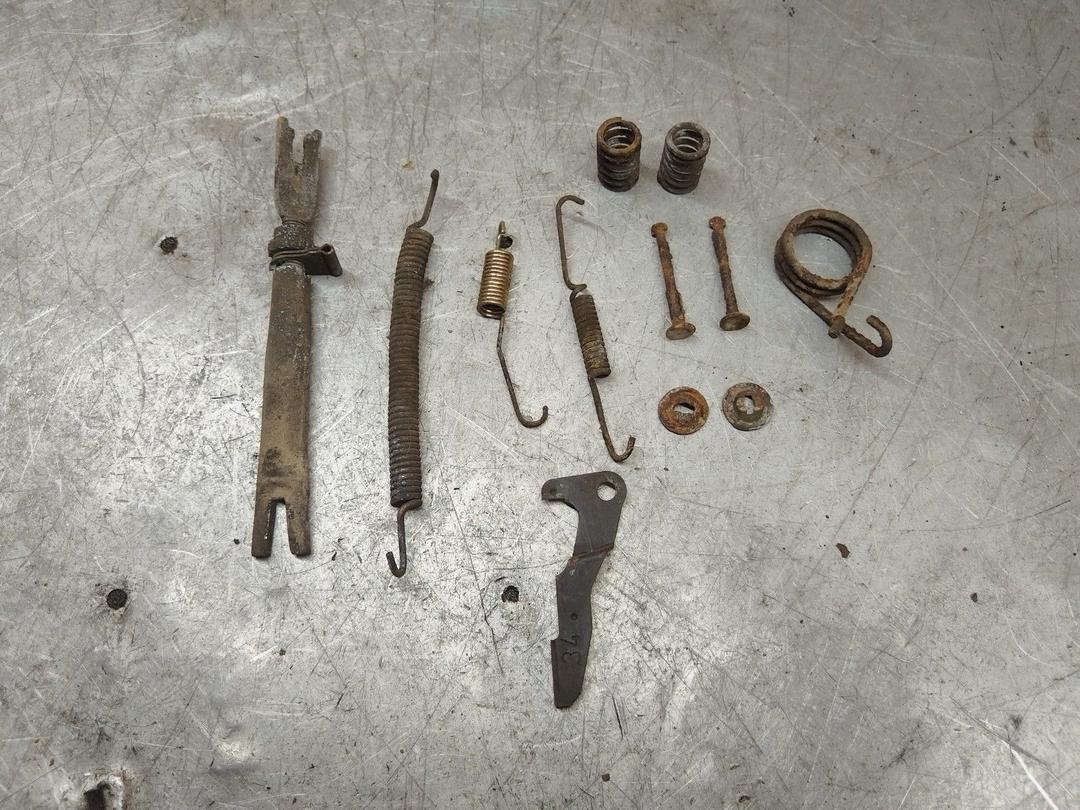 Механизм развода задних тормозных колодок правый 36XQHS Peugeot Partner - Фото 1