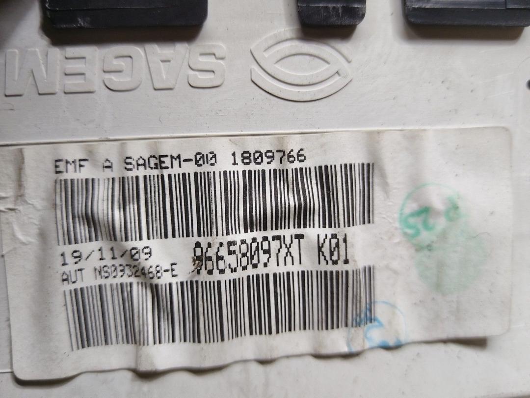 Дисплей 19L8KU Peugeot 206 купить в магазине запчастей бу