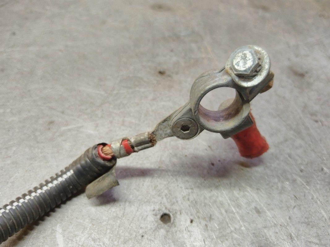 Клемма аккумулятора плюс UEPM2O Volvo S80 - Фото 2