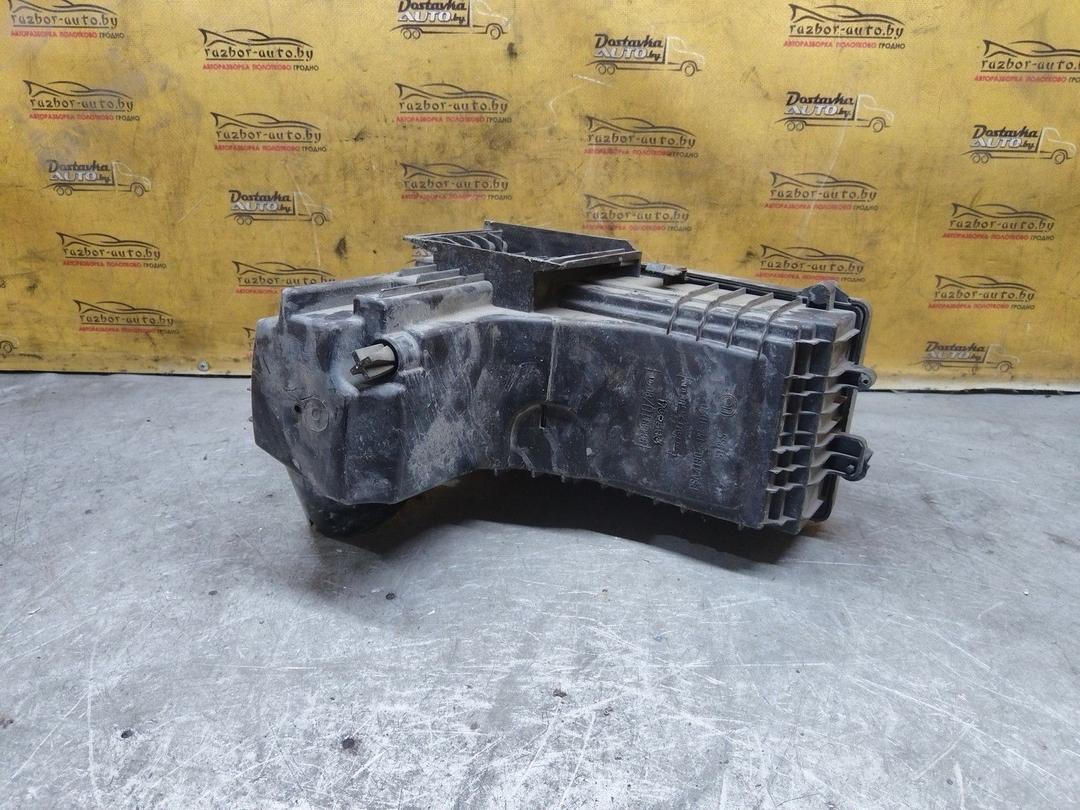 Корпус воздушного фильтра 3EV381 Peugeot 407 undefined