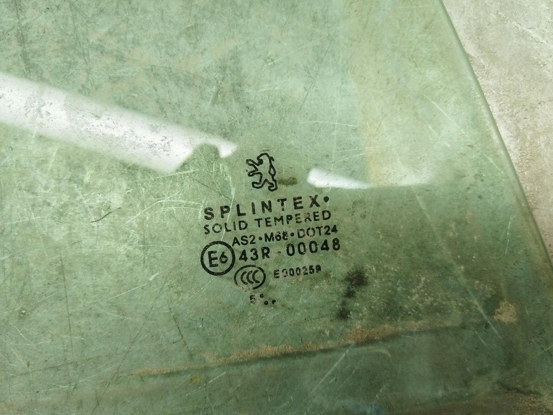 Стекло двери задней правой D9V9Z8 Peugeot 307 купить