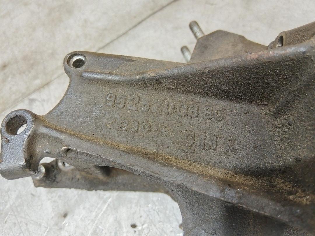 Кронштейн генератора Y3M82D Peugeot 806 - Фото 5