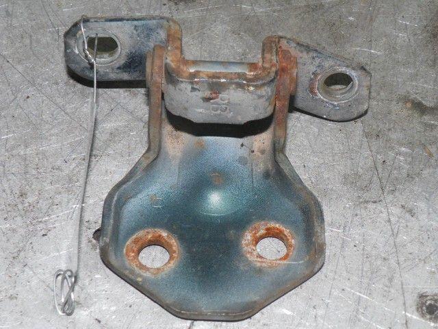 Петля двери передней правой T9MW5W Mazda 323F купить с доставкой