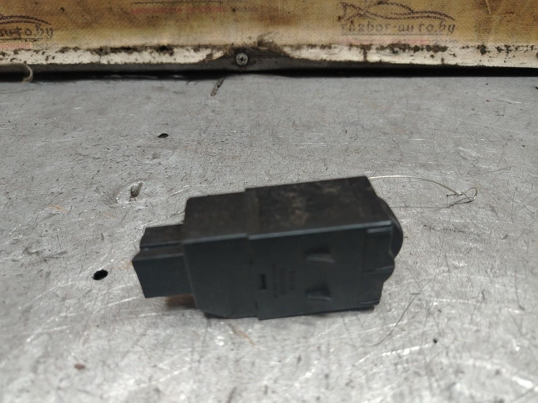 Кнопка корректора фар B058TK Mitsubishi Carisma - Фото 2