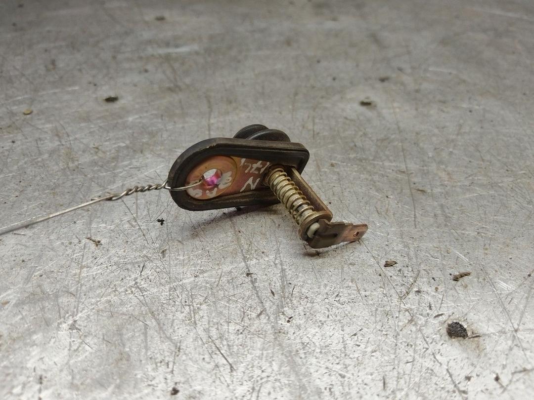 Выключатель концевой (концевик) WK8RPZ Mazda Premacy купить