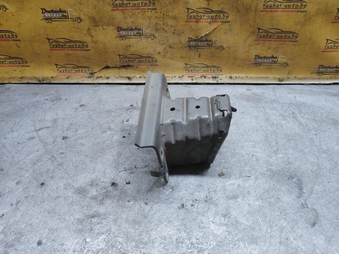 Кронштейн усилителя бампера переднего (Домик) 2K48IE Toyota Corolla Verso купить в магазине запчастей бу