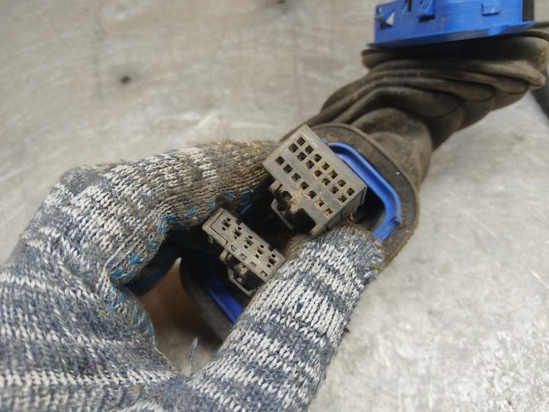 Проводка двери передней правой CJ3M16 Volkswagen Polo купить