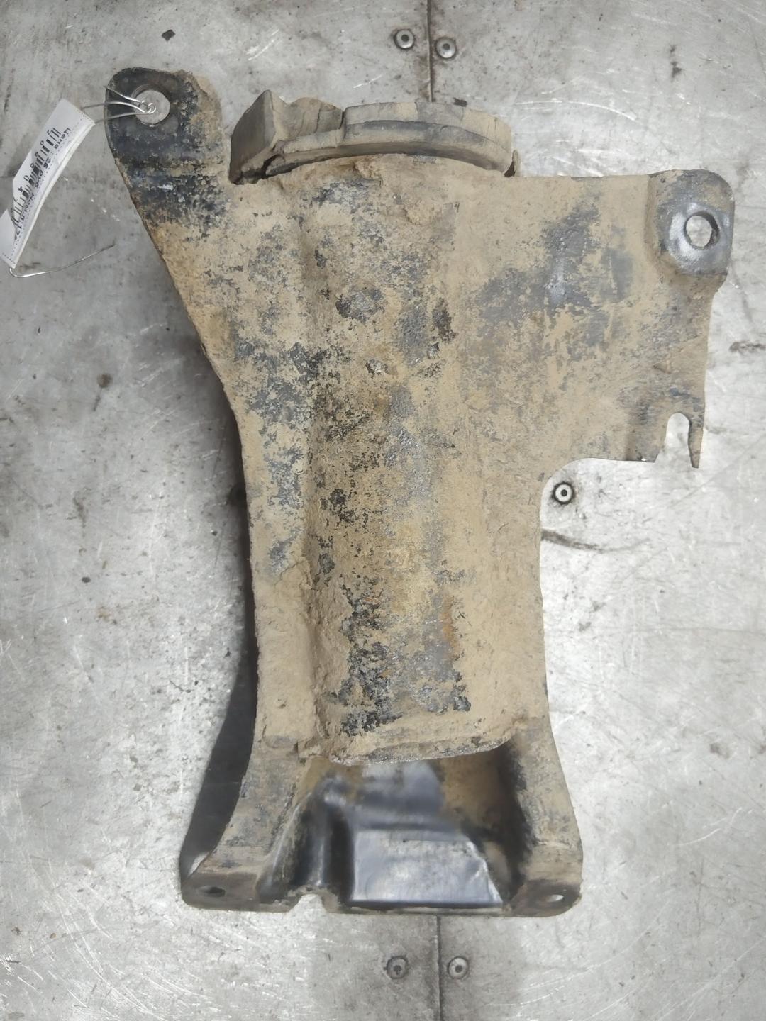 Опора амортизатора верхняя (чашка) D5U9Y9 Audi 80 купить