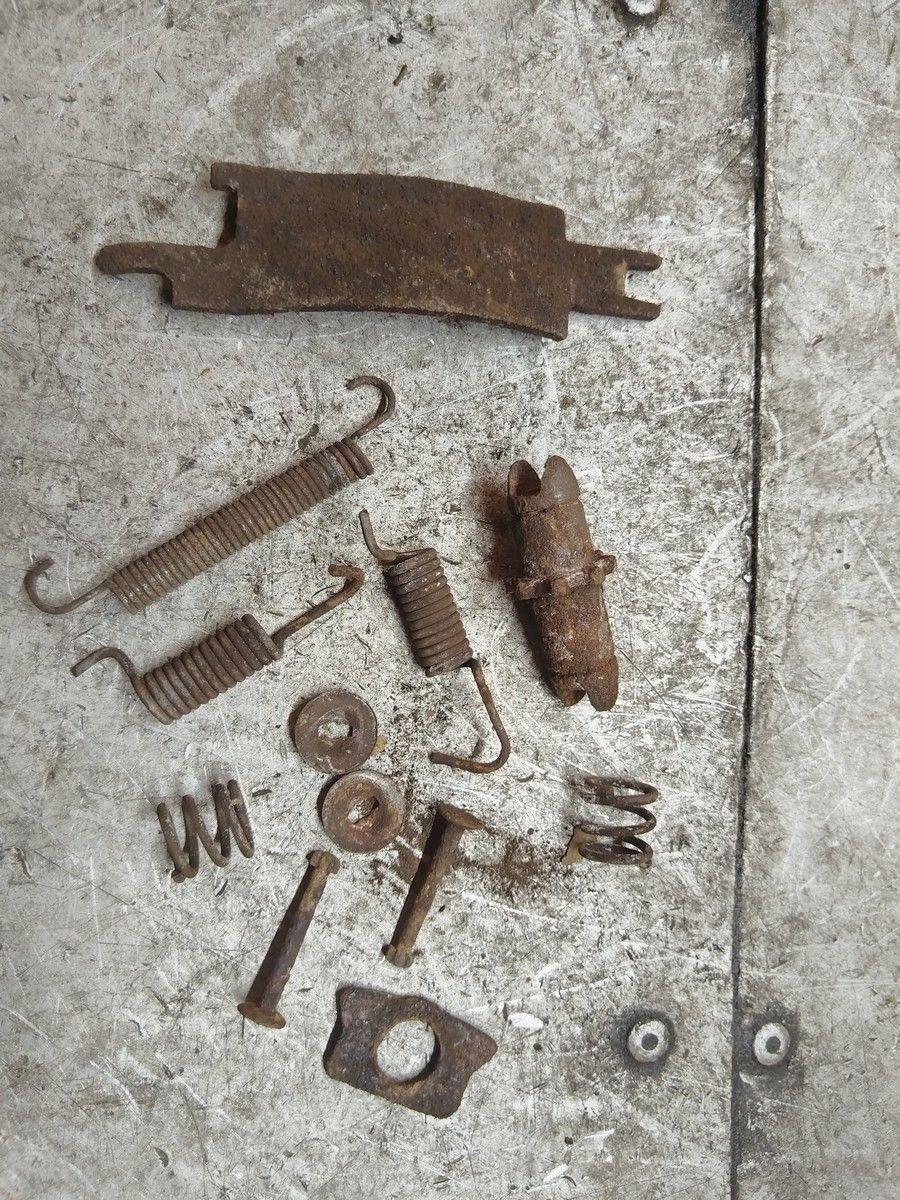 Механизм развода задних тормозных колодок левый CZLH8R Hyundai Getz