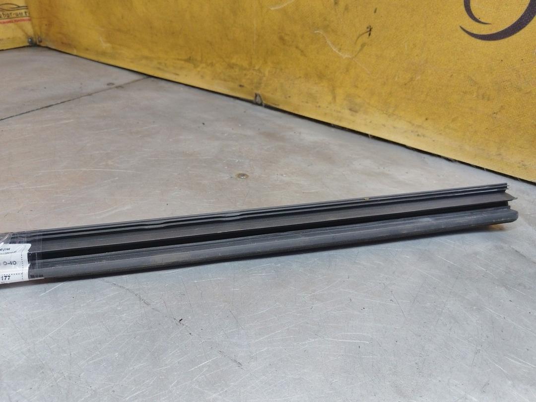 Молдинг стекла двери передней левой внутренний 5SQ9G4 Toyota Avensis купить с доставкой