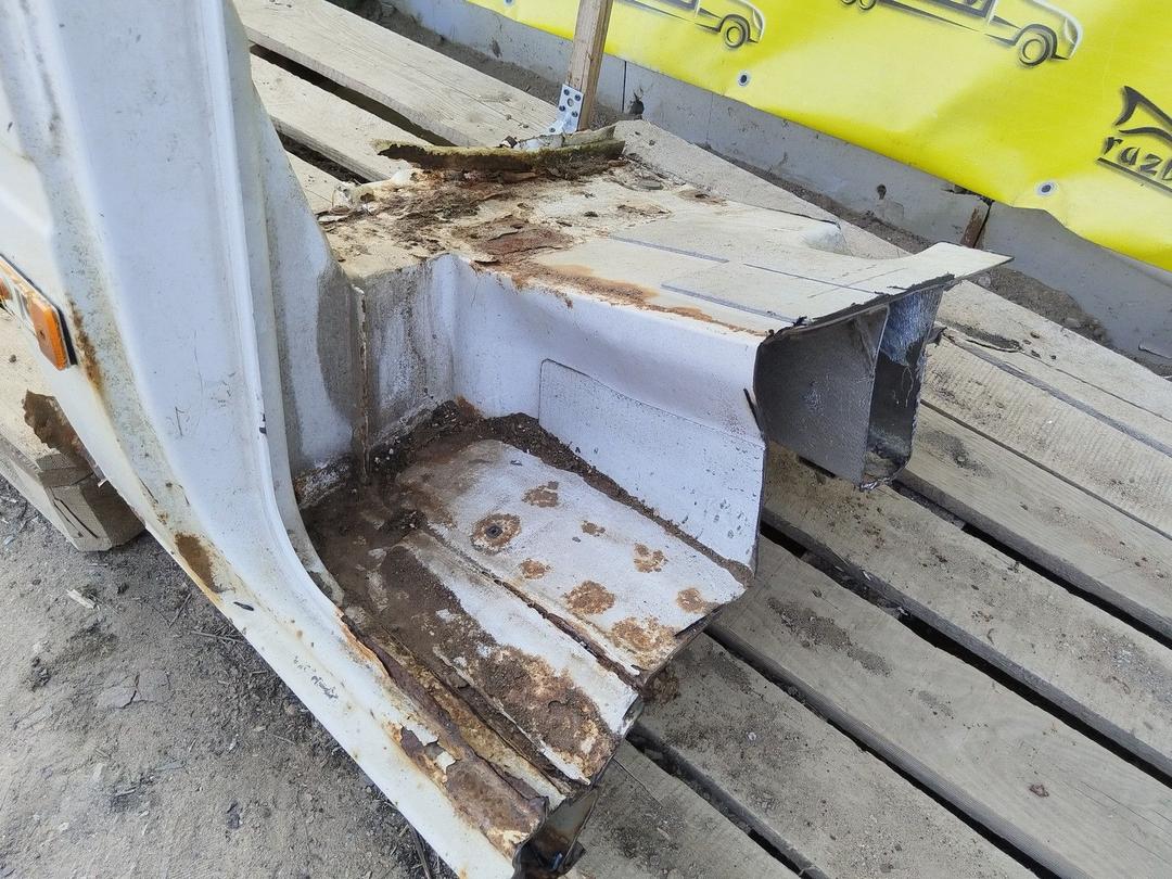 Стойка кузовная центральная правая WLS1LO Mercedes Sprinter купить на авторазборке