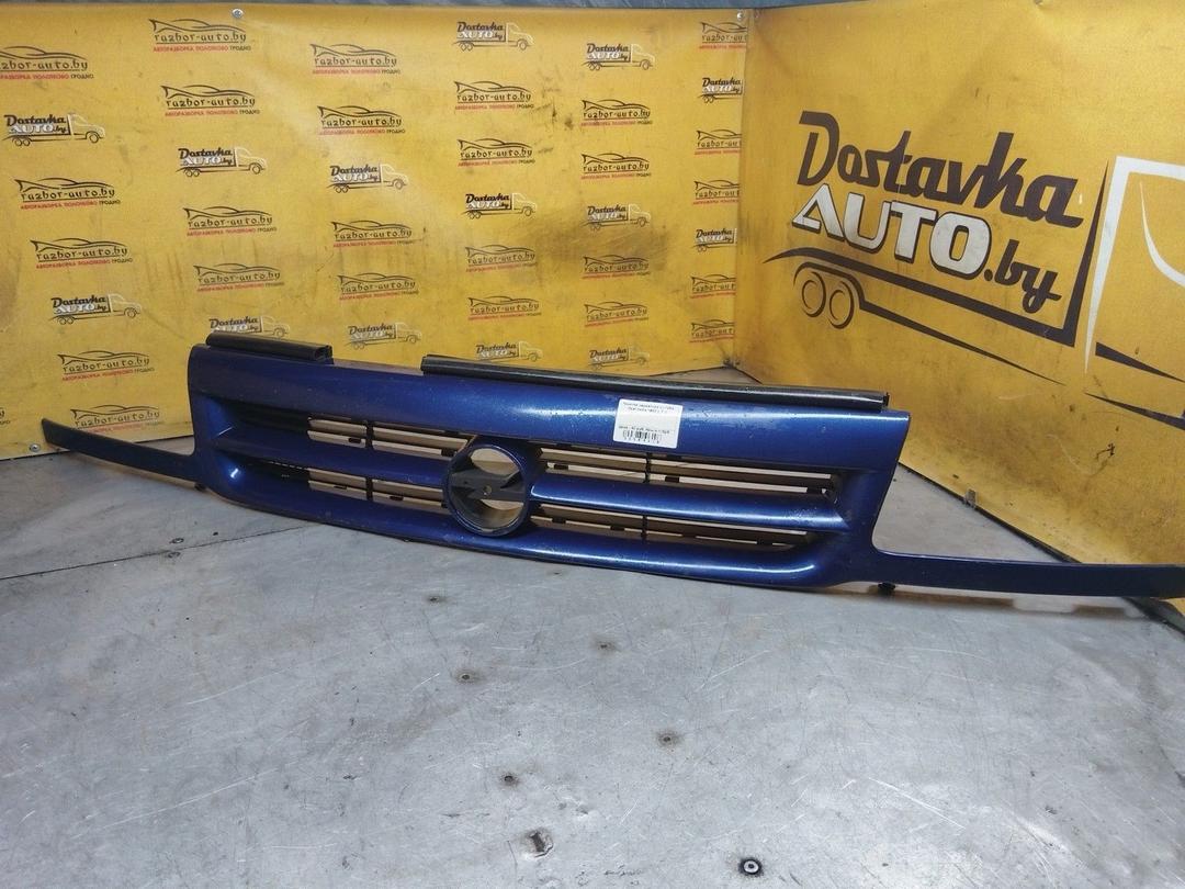 Решетка радиатора UJ72R4 Opel Astra