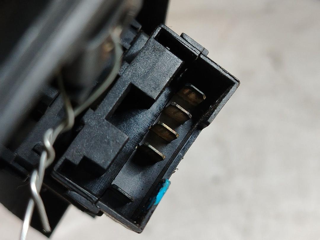 Кнопка стеклоподъемника переднего правого A5KR4V Fiat Palio - Фото 4
