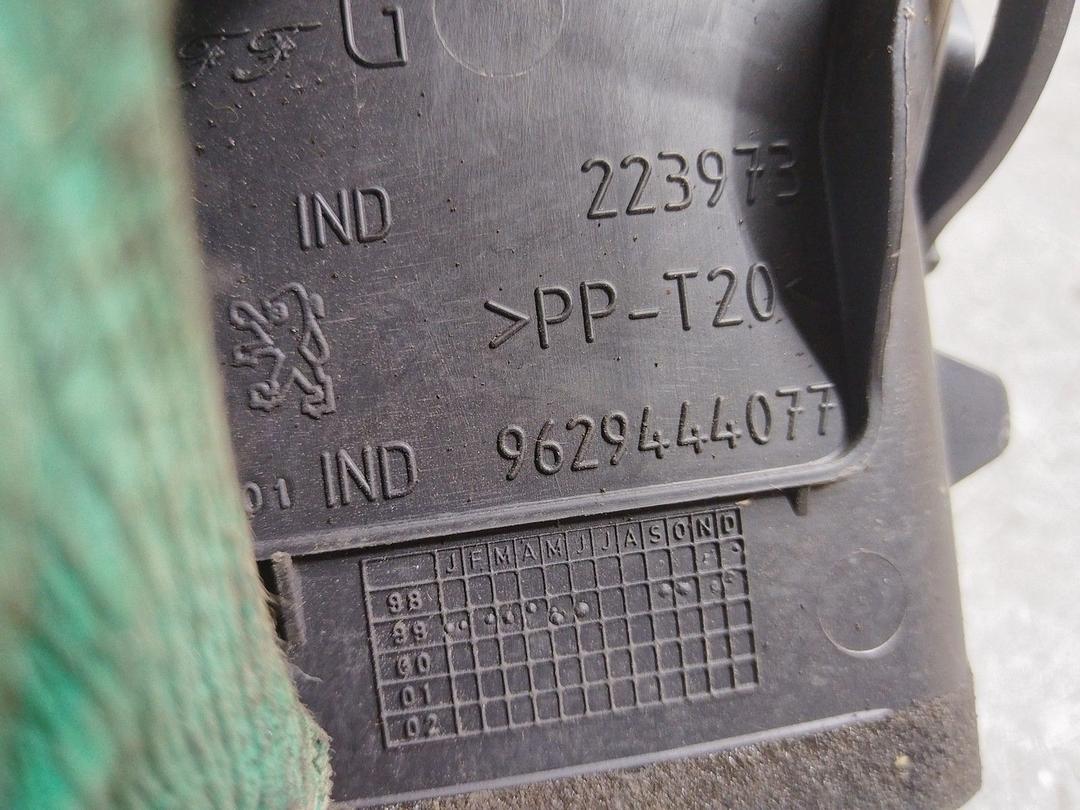 Дефлектор обдува салона E6QJ4N Peugeot 607 купить в магазине запчастей бу