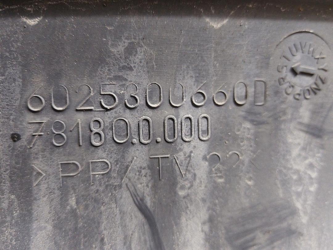 Молдинг двери передней правой UJ7Q0E Renault Espace купить с доставкой