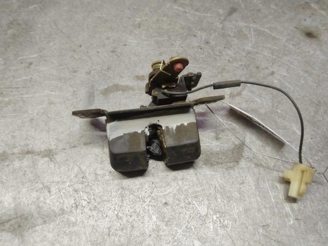 Замок багажника 62VVZN Kia Shuma