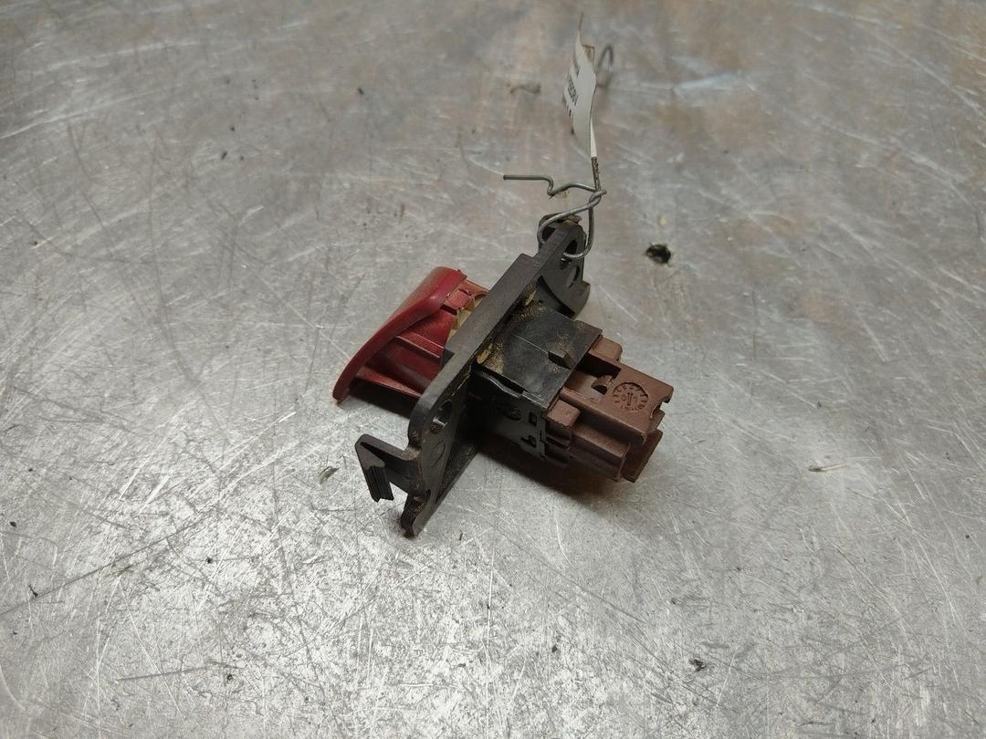 Кнопка аварийной сигнализации PEEO8V Peugeot 307 купить