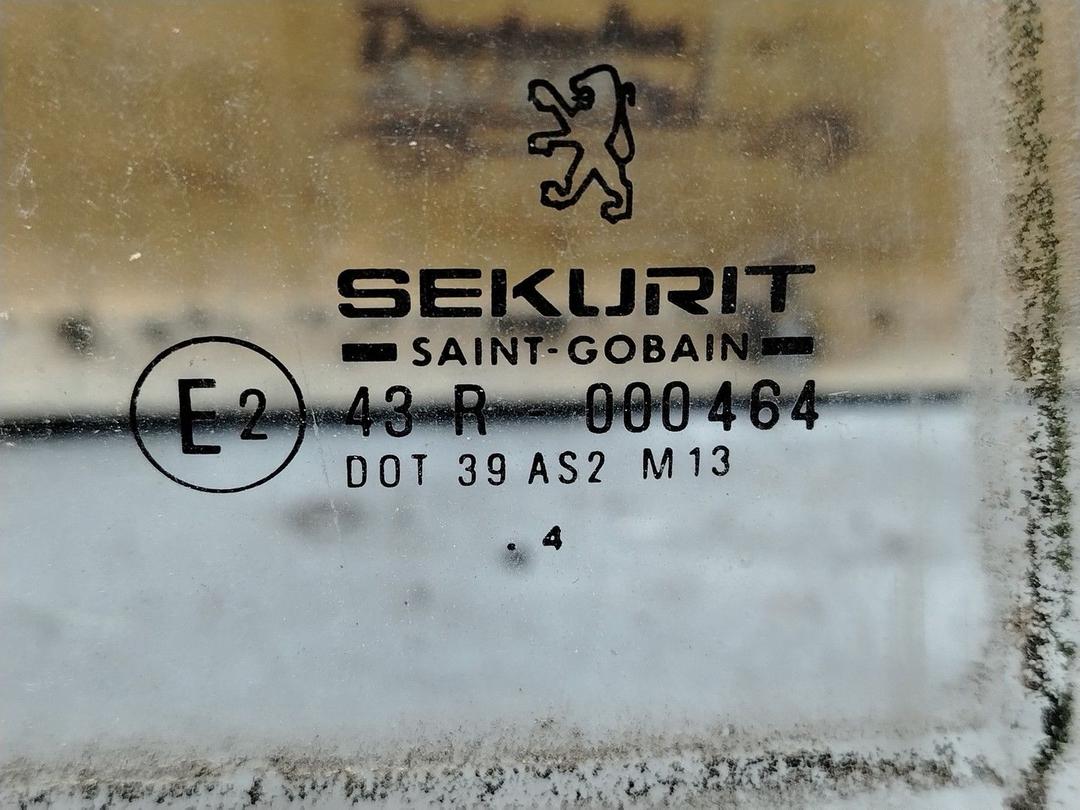 Стекло двери задней правой OX60FH Peugeot 106 - Фото 2