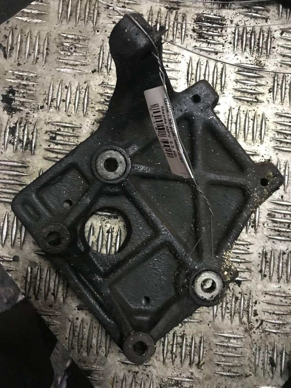 Кронштейн двигателя OIL2C8 Mazda MPV