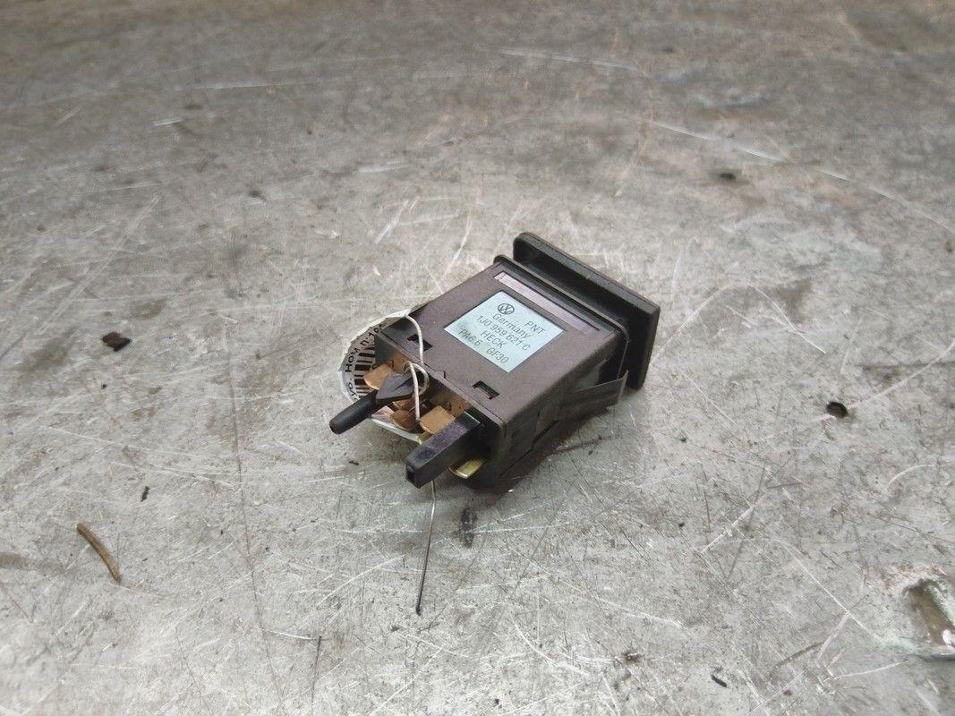 Кнопка подогрева заднего стекла KBT31X Volkswagen Golf купить на авторазборке