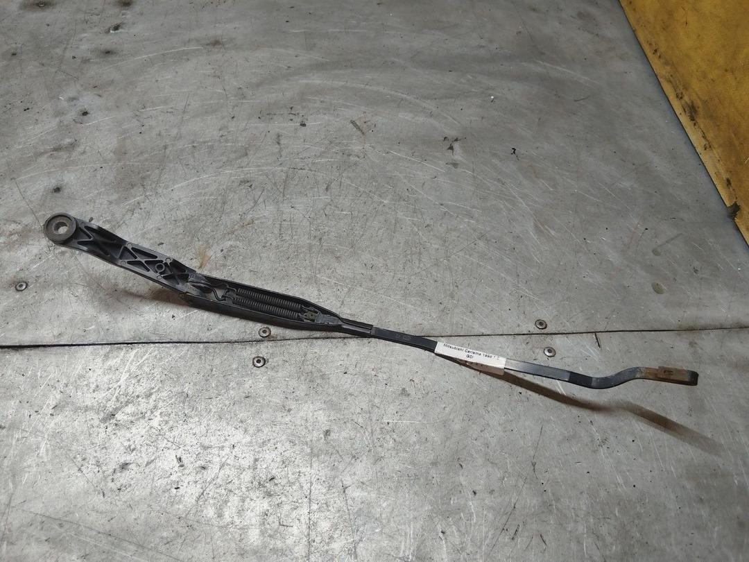 Щеткодержатель (поводок стеклоочистителя, дворник) 795B6S Mitsubishi Carisma купить