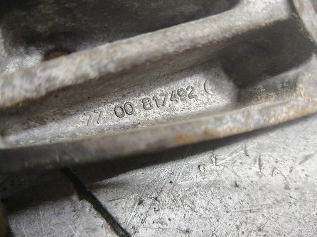 Кронштейн двигателя HGSV28 Renault Espace купить в магазине запчастей бу