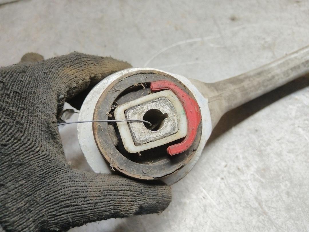 Рычаг передний левый 00EFB1 Audi A8 купить с доставкой