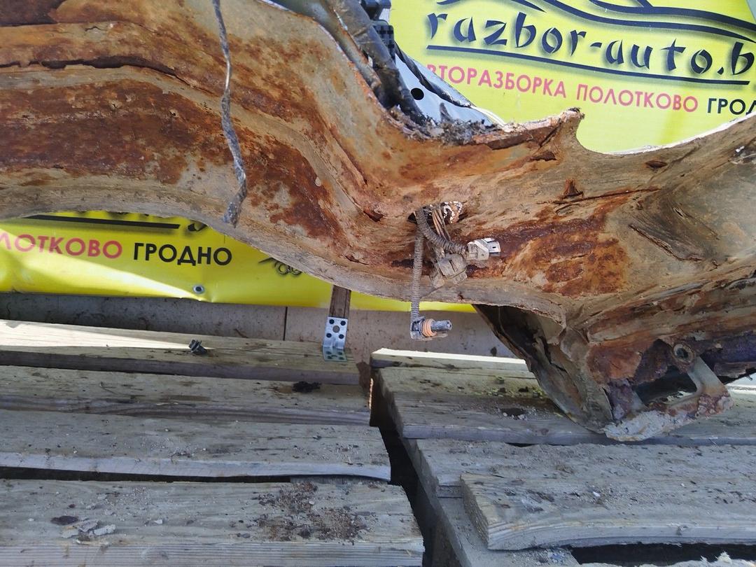 Крыло заднее левое L6O84M Mercedes ML W163 undefined