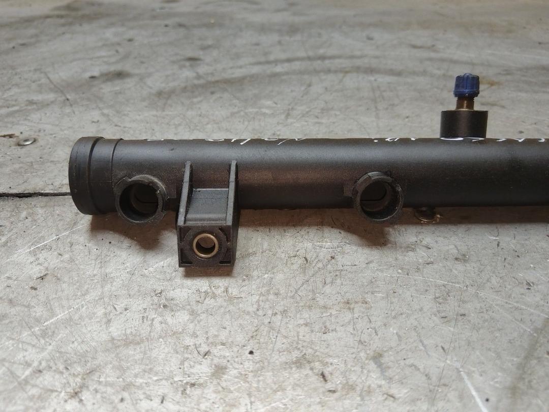 Топливная рампа U3XM2Q Citroen Xsara Picasso - Фото 2