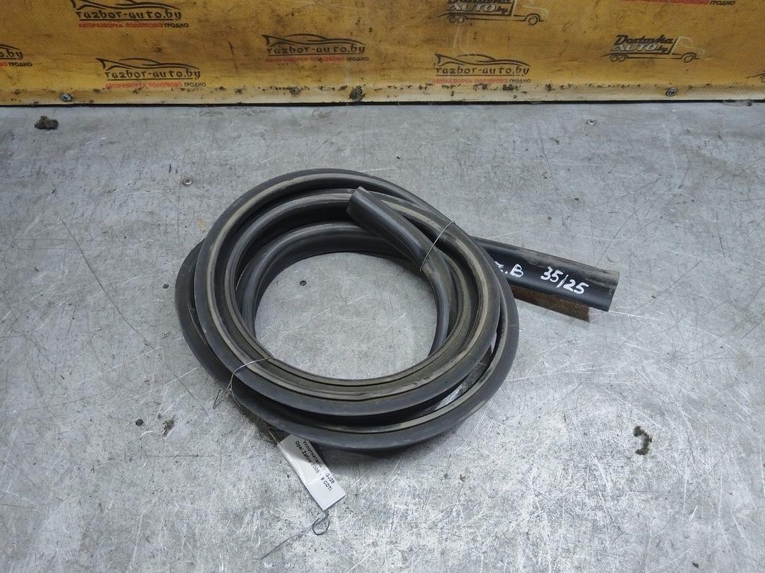 Уплотнитель Y7GJ28 Opel Zafira