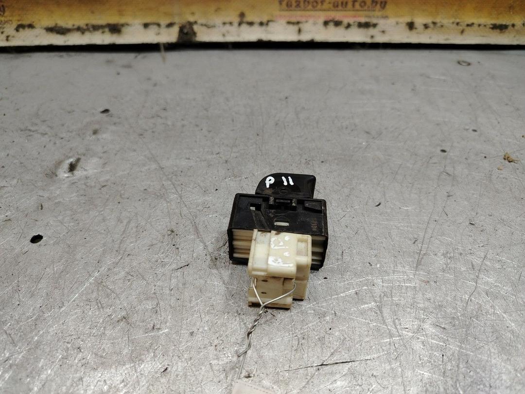 Кнопка стеклоподъемника переднего правого T2K67C Nissan Primera - Фото 3