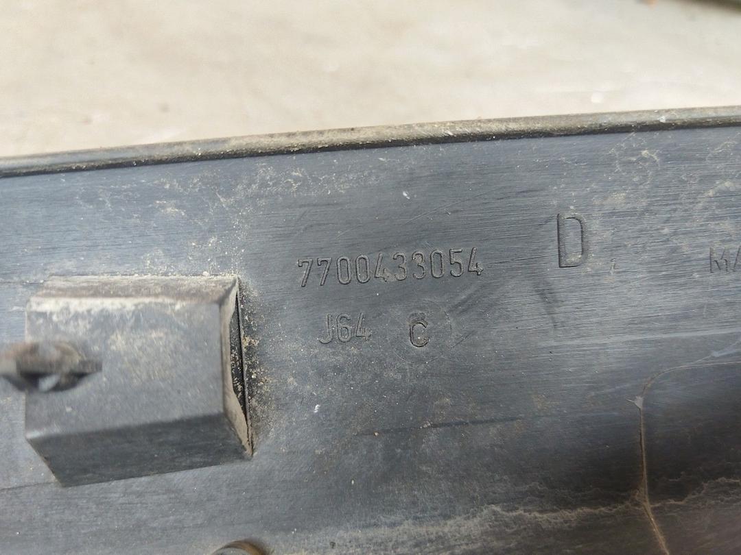 Молдинг двери передней правой V9OI0C Renault Scenic купить с доставкой. Огромный выбор запчастей и марок авто. У нас есть практически все.