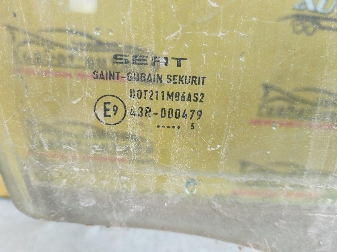 Стекло двери передней правой ZY7X3G Seat Altea undefined